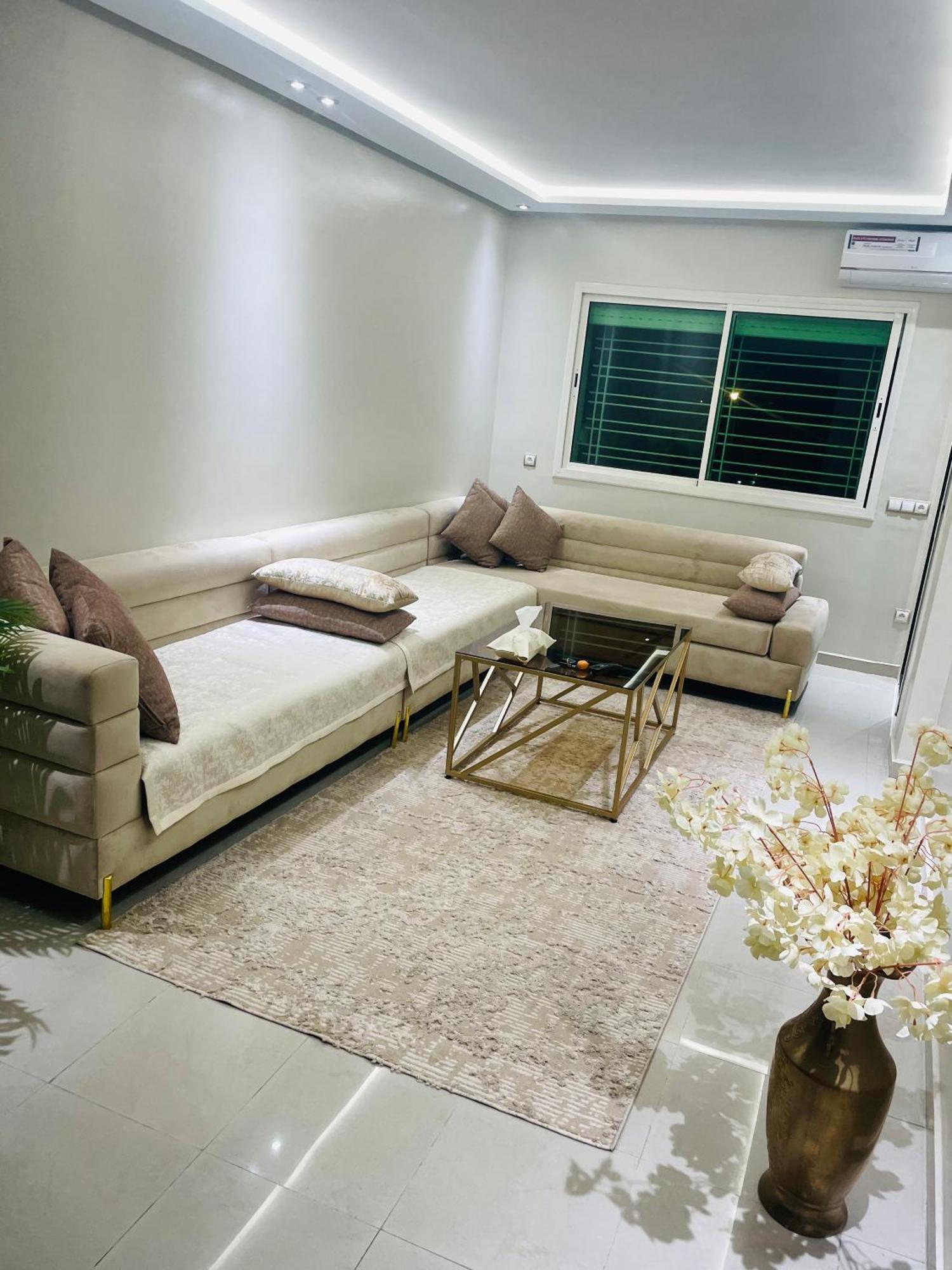 Apartment The Hidden Oasis, Steps From The And Pool Mohammedia